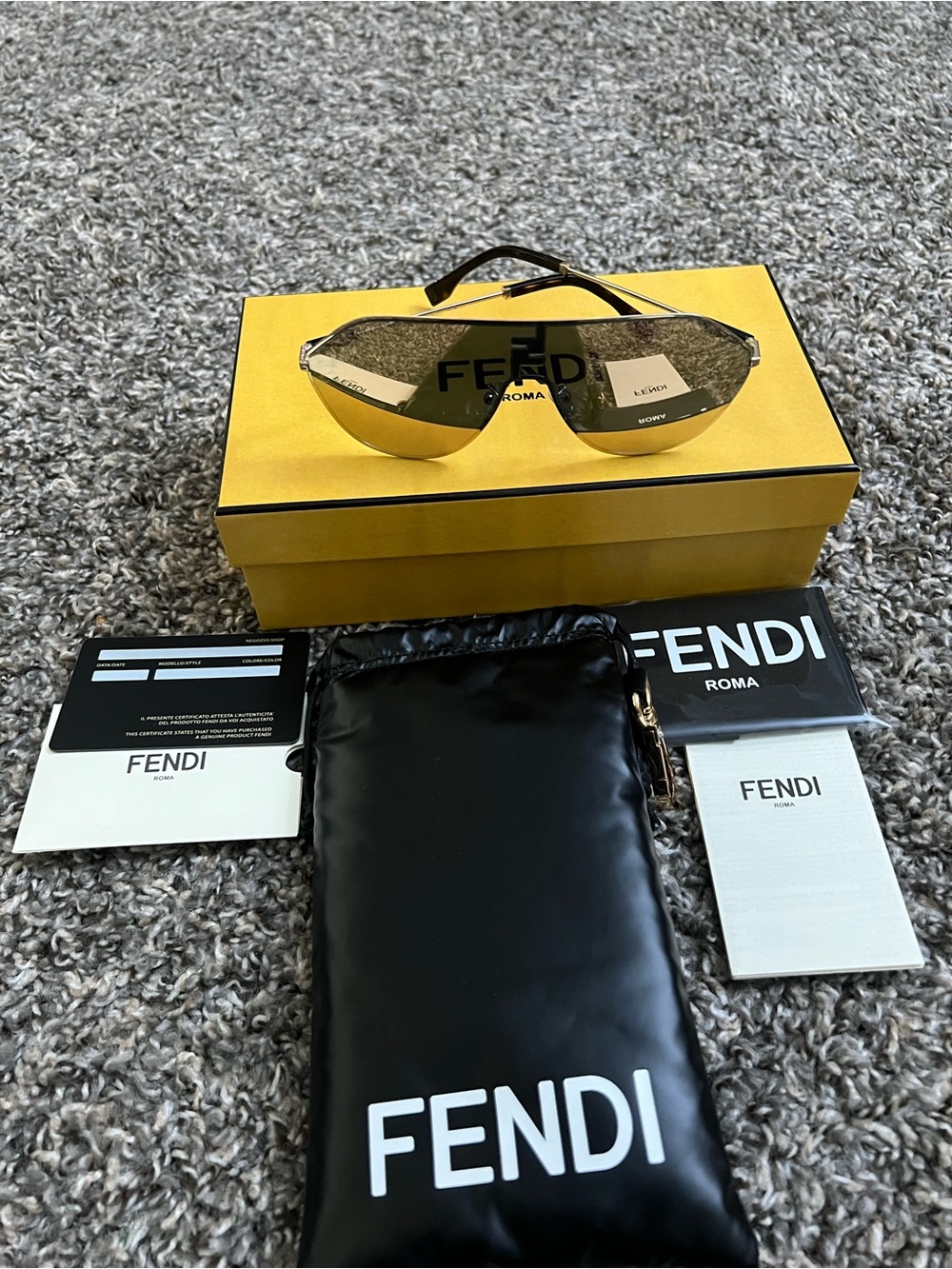 Fendi FE40080U Mirrored Aviator Sunglasses Shiny metallic/gold